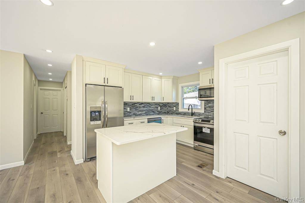 180 Park AVE, Deer Park, NY 11729