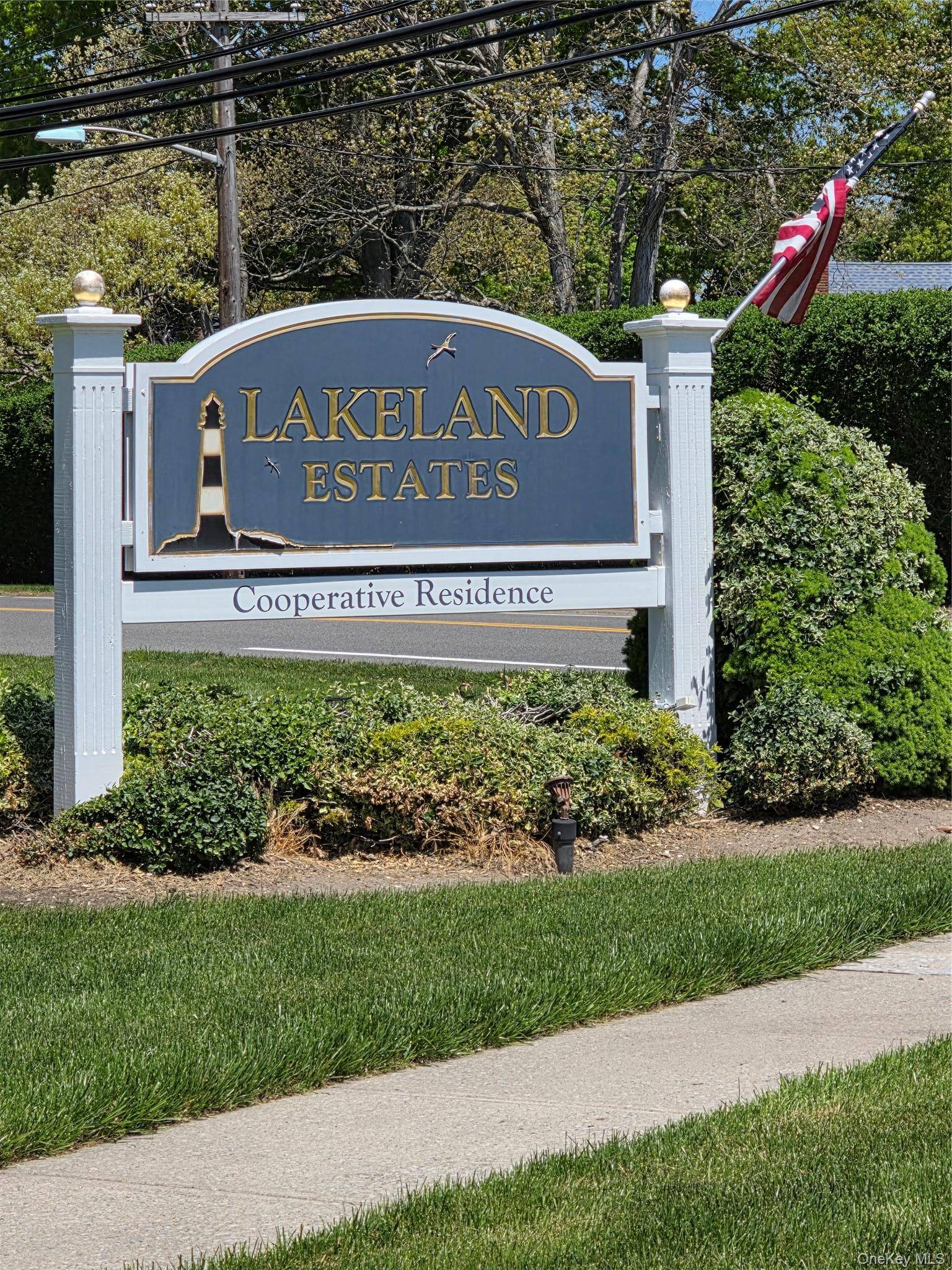 328 Lakeland AVE #1A, Sayville, NY 11782
