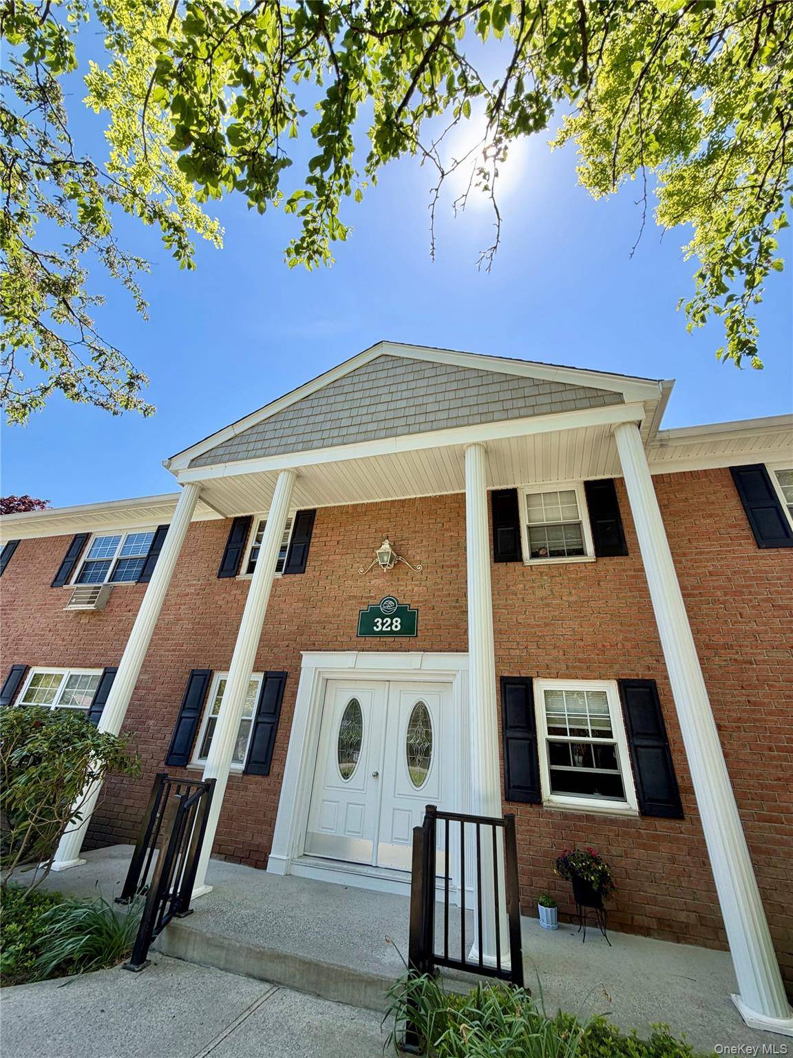 328 Lakeland AVE #1A, Sayville, NY 11782