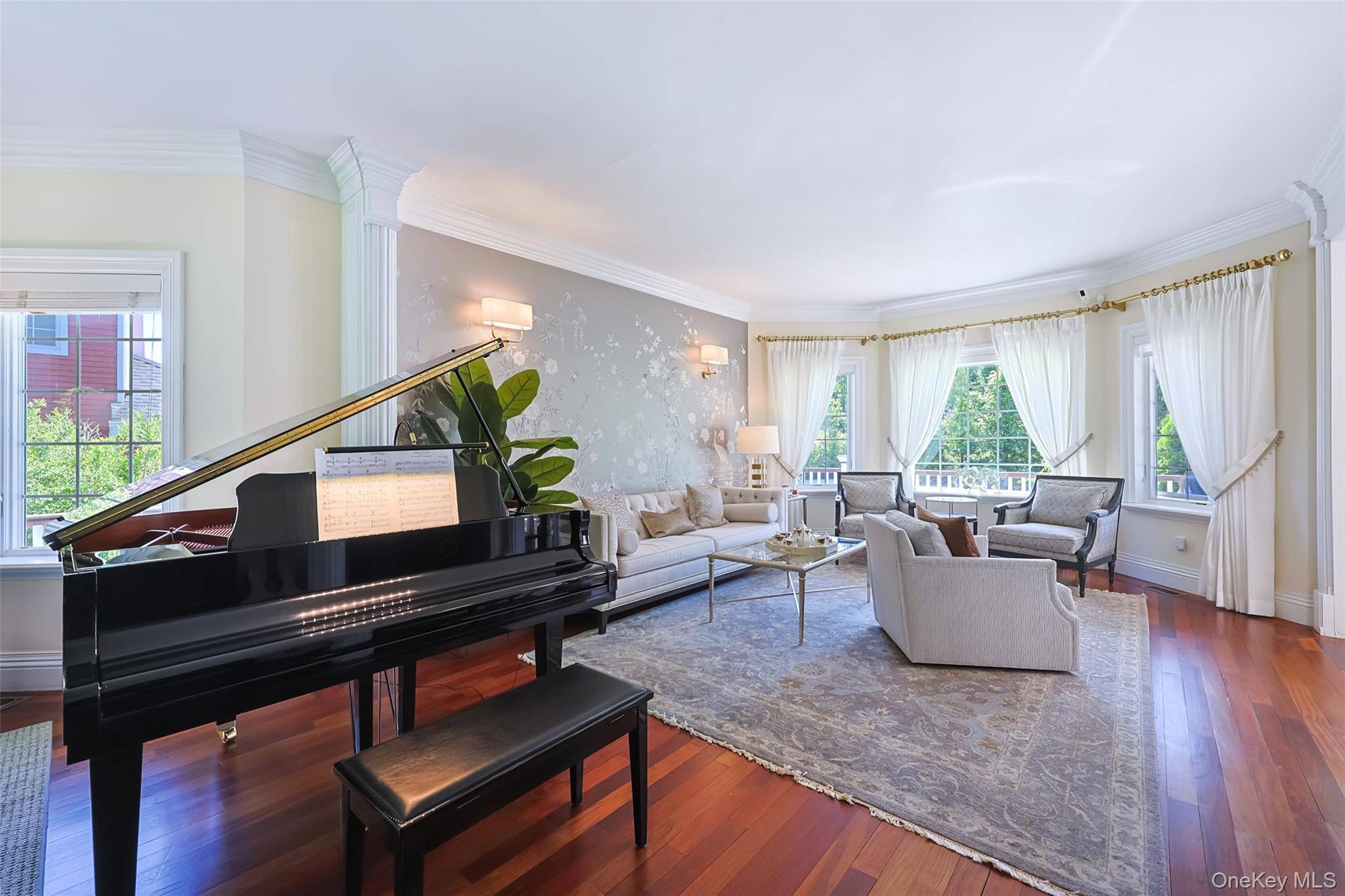 78 Swan CT, East Hills, NY 11576