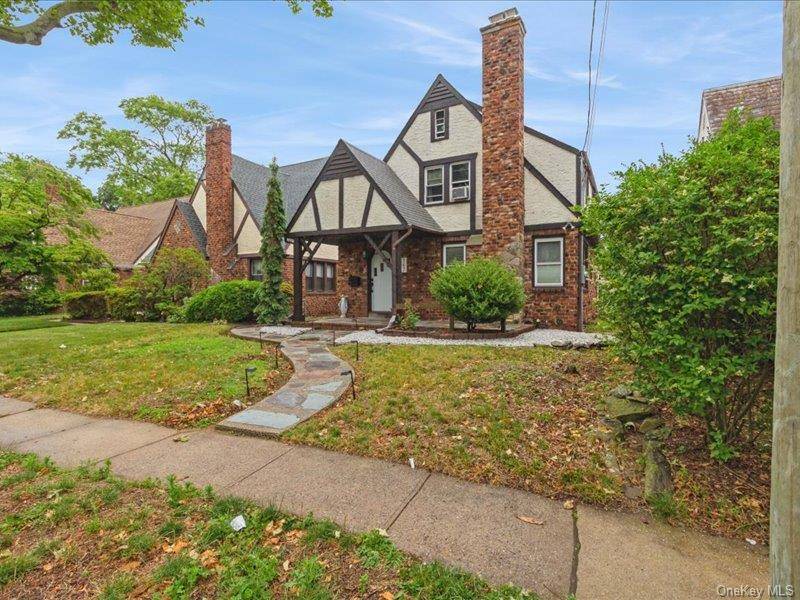 167 Lakeview AVE, Lynbrook, NY 11563