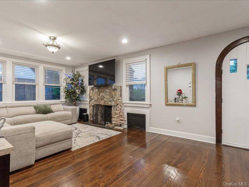 167 Lakeview AVE, Lynbrook, NY 11563