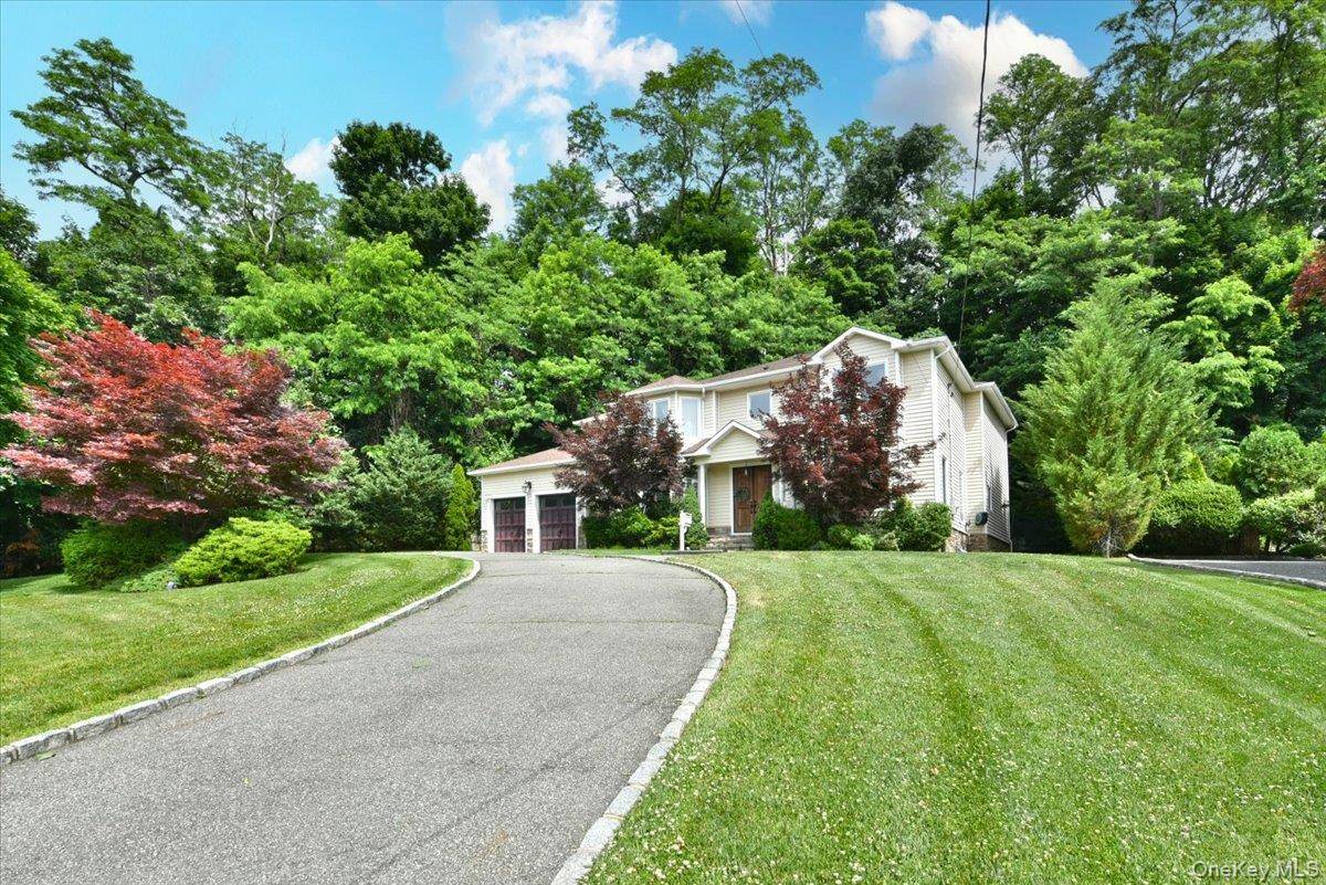 245 Harbor Hill RD, East Hills, NY 11576