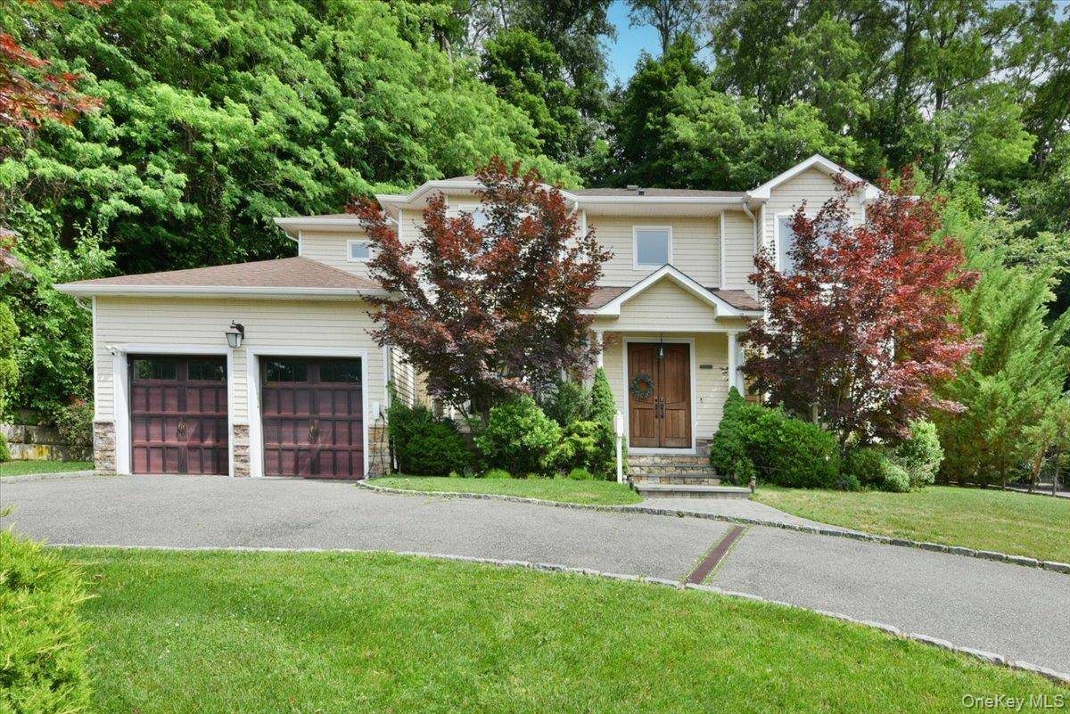 245 Harbor Hill RD, East Hills, NY 11576