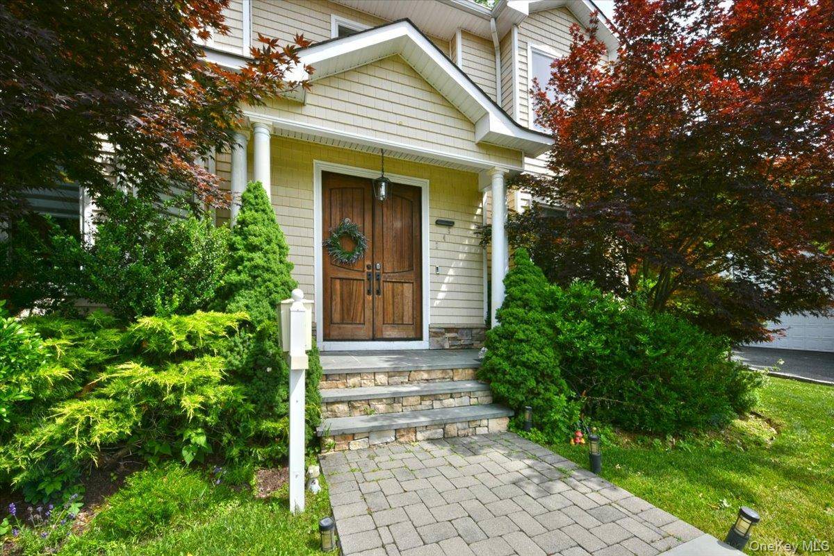 245 Harbor Hill RD, East Hills, NY 11576