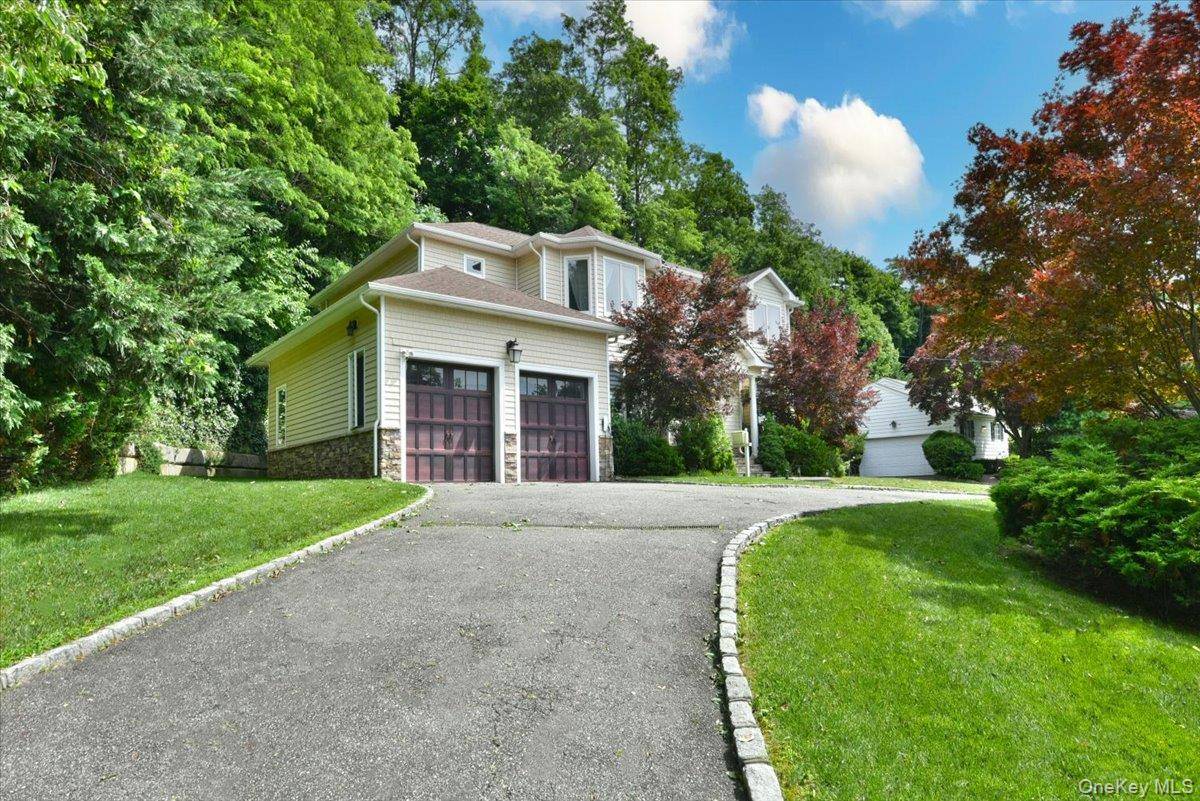 245 Harbor Hill RD, East Hills, NY 11576