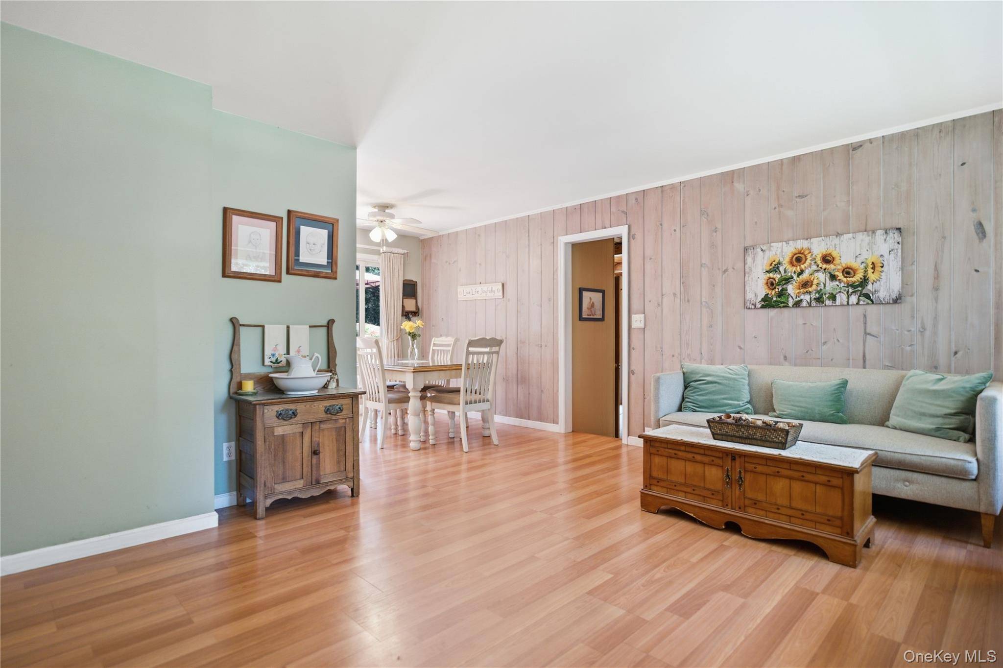 5 Columbine AVE, Hampton Bays, NY 11946