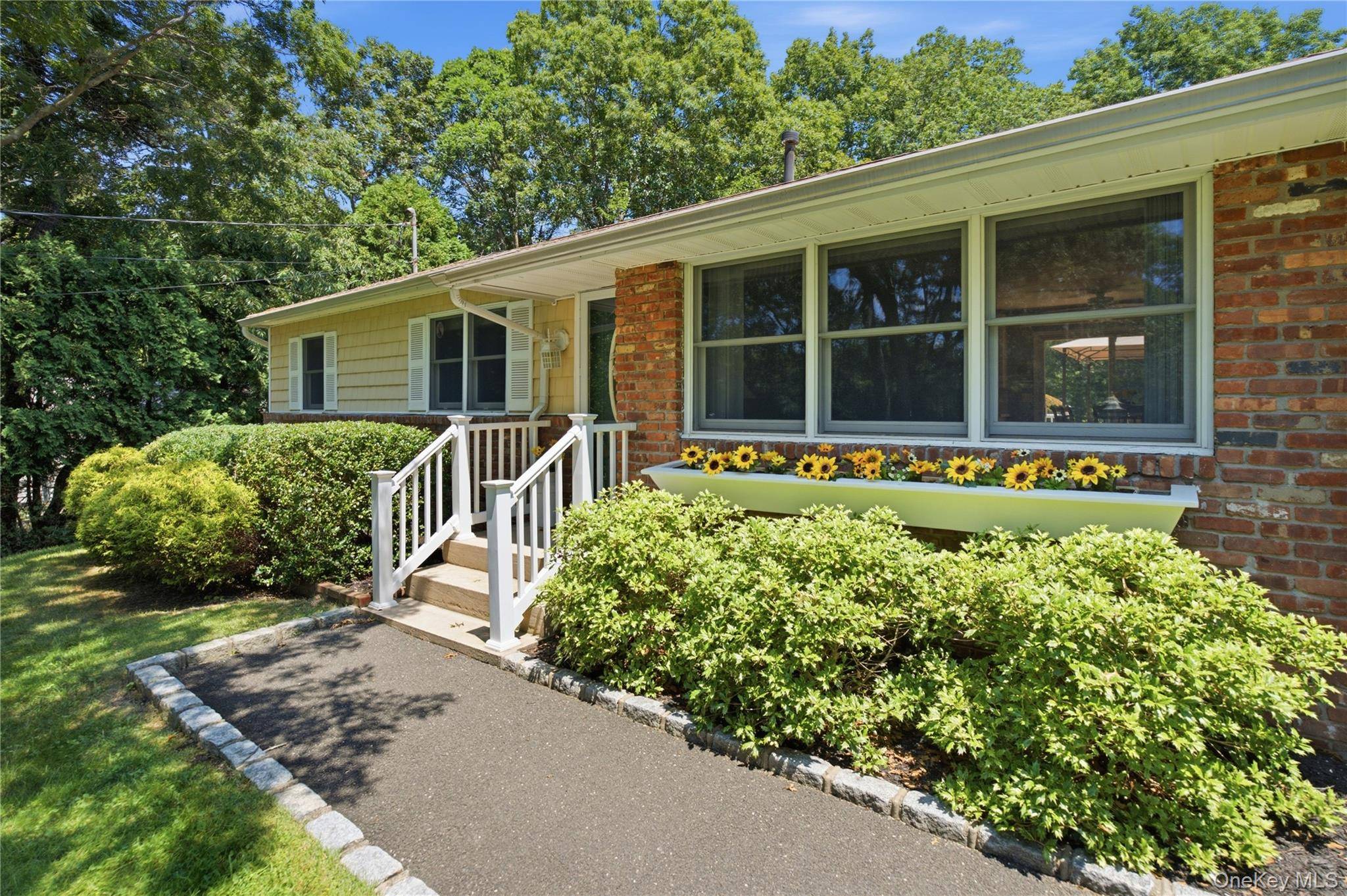 5 Columbine AVE, Hampton Bays, NY 11946