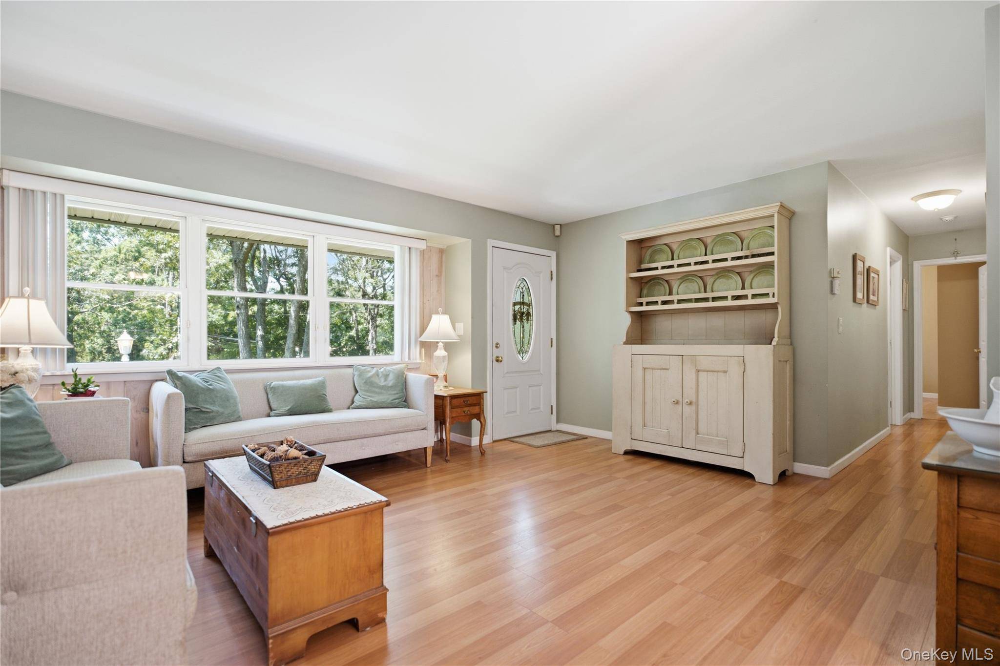 5 Columbine AVE, Hampton Bays, NY 11946