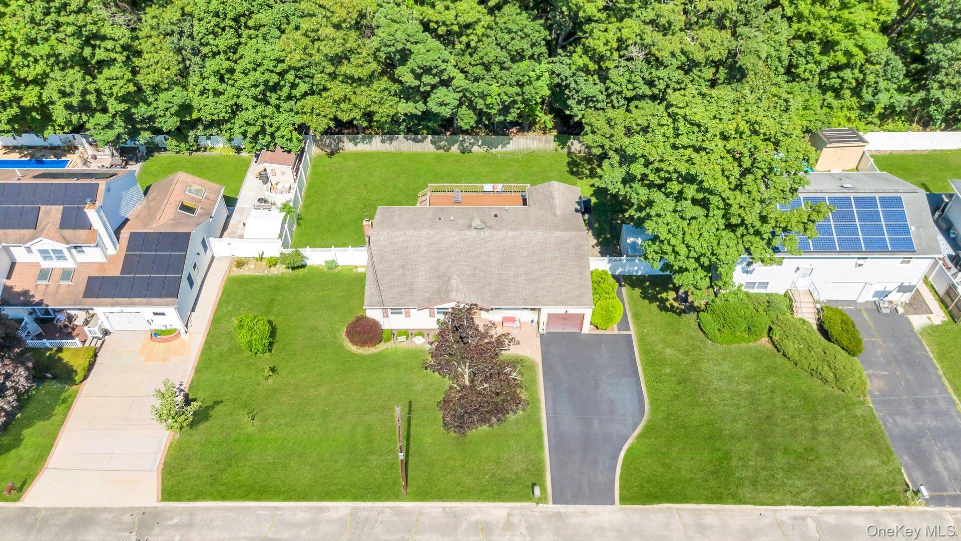 25 Walter DR, Nesconset, NY 11767