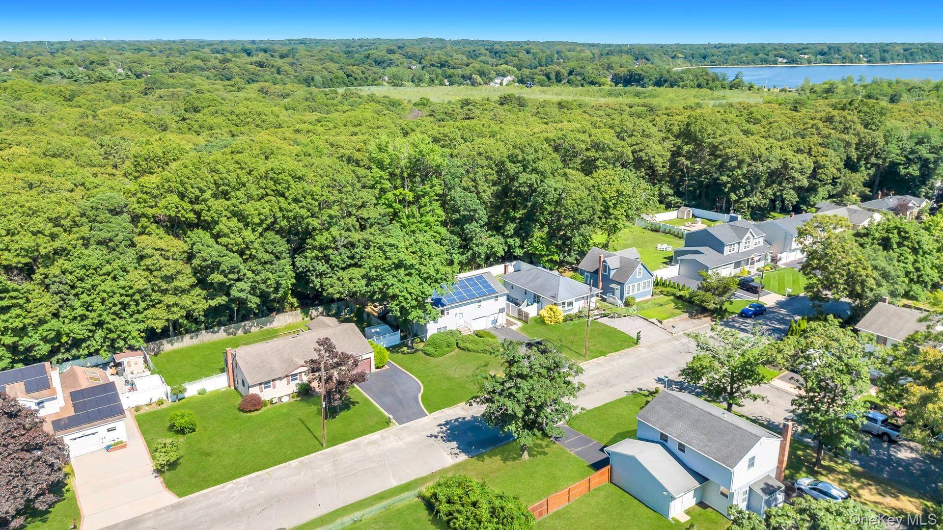 25 Walter DR, Nesconset, NY 11767