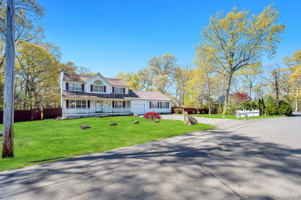 32 Prince RD, Rocky Point, NY 11778