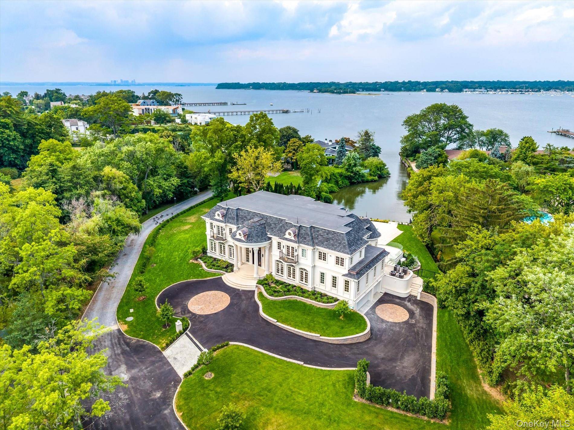 566 E Shore RD, Kings Point, NY 11024