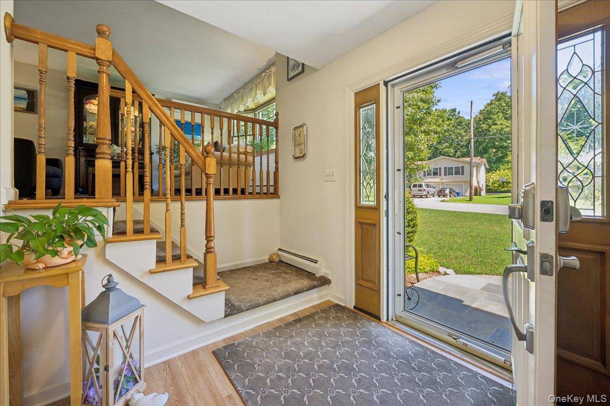 28 Winthrop DR, Cortlandt Manor, NY 10567