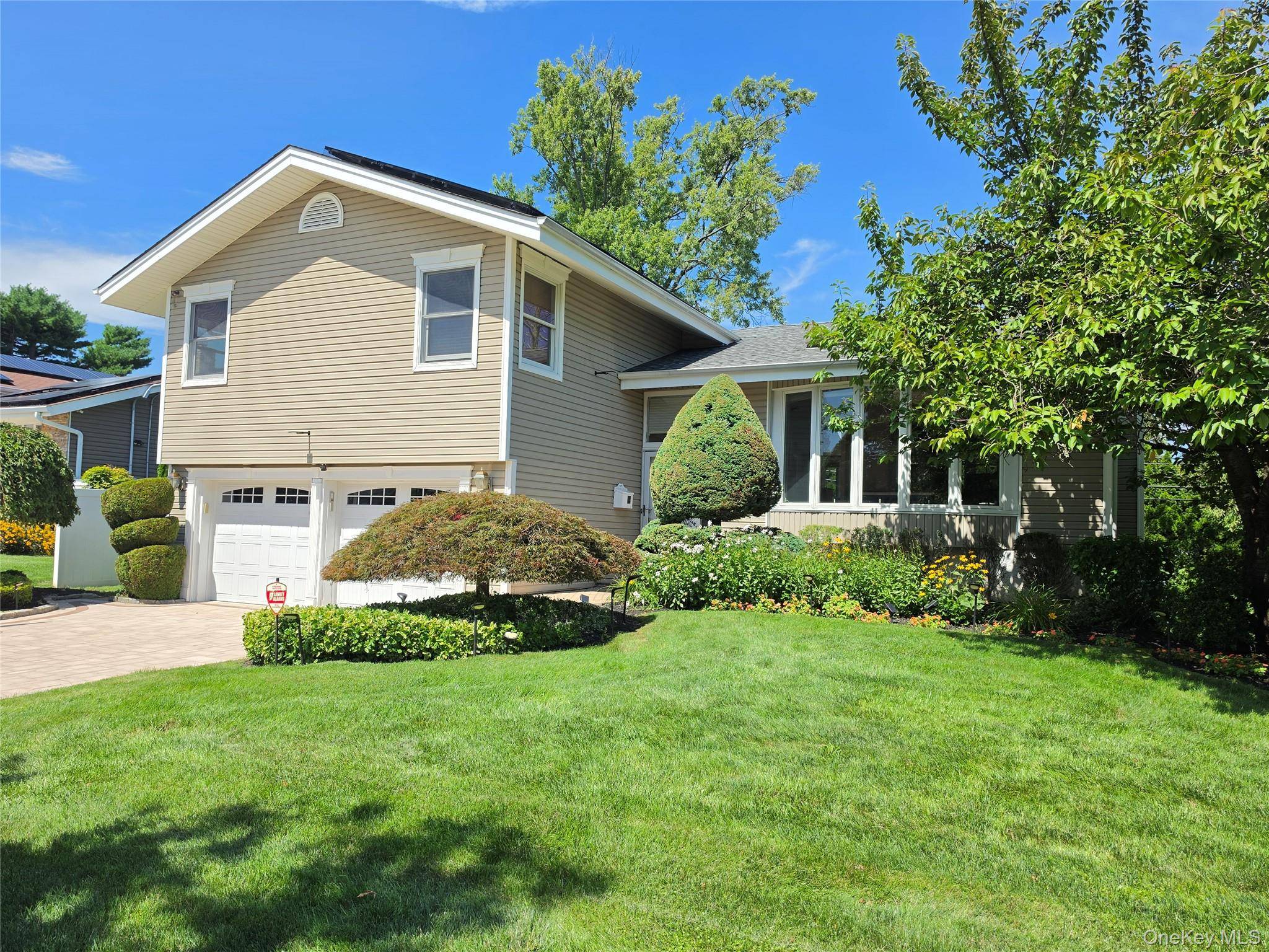 177 Forest DR, Jericho, NY 11753