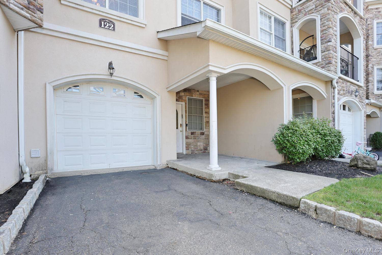122 Bates DR, Monsey, NY 10952