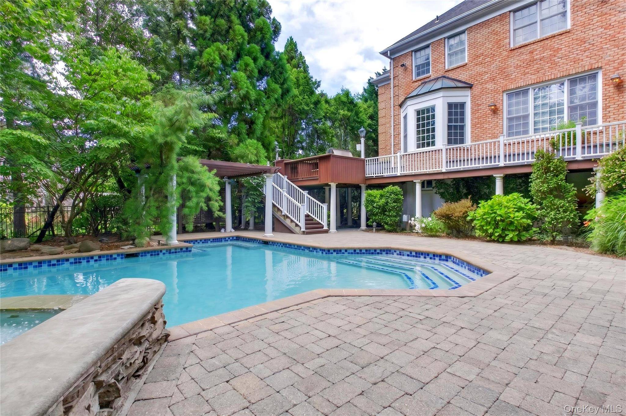 63 Charney CT, Manhasset, NY 11030
