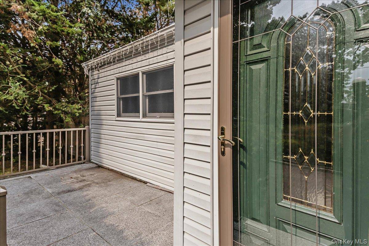1091 Westminster AVE, Dix Hills, NY 11746