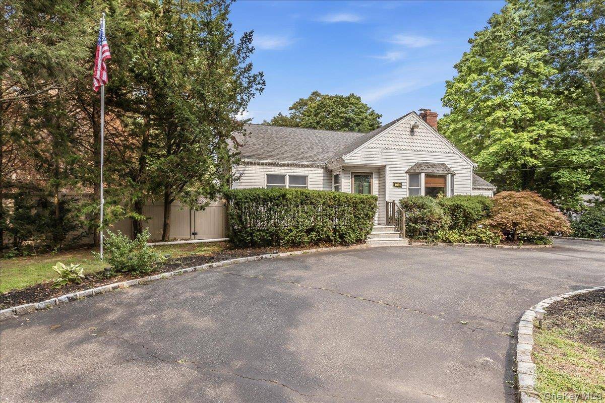 1091 Westminster AVE, Dix Hills, NY 11746