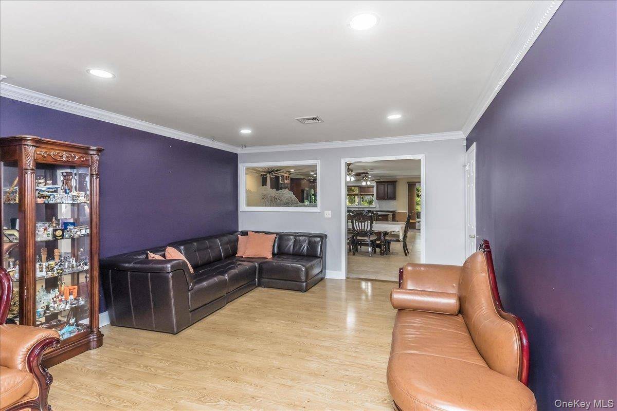 1091 Westminster AVE, Dix Hills, NY 11746