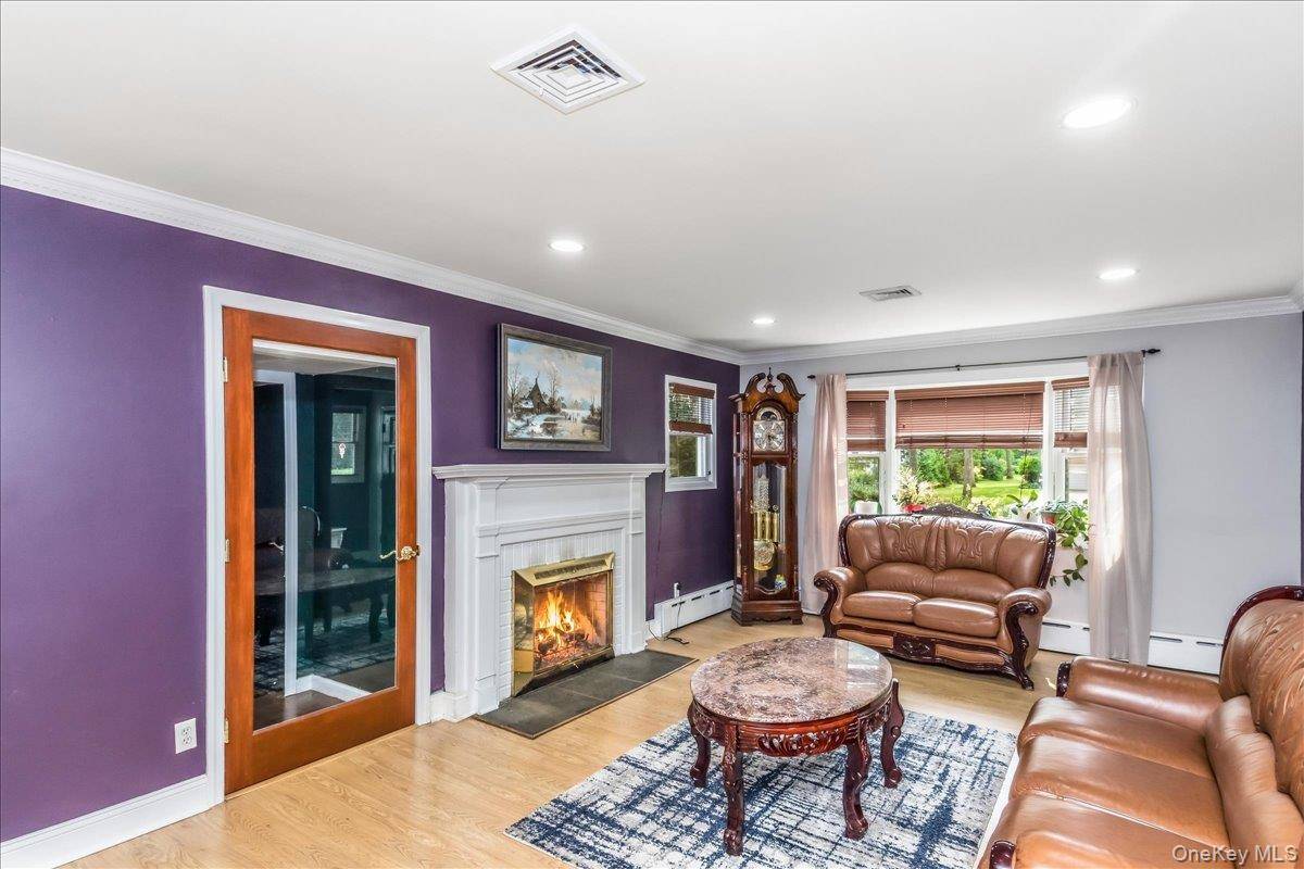 1091 Westminster AVE, Dix Hills, NY 11746