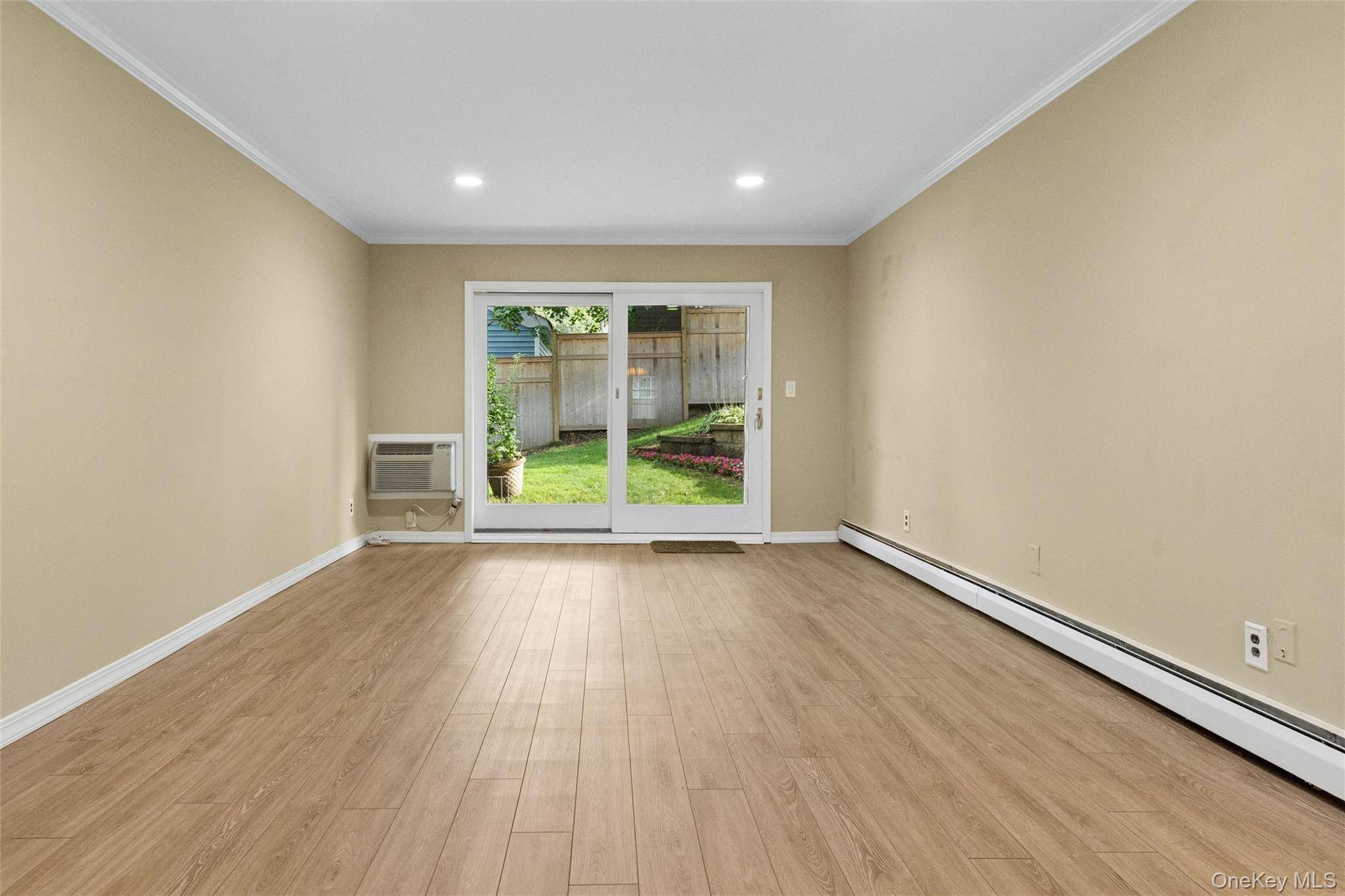 9 Harbour LN #4A, Oyster Bay, NY 11771