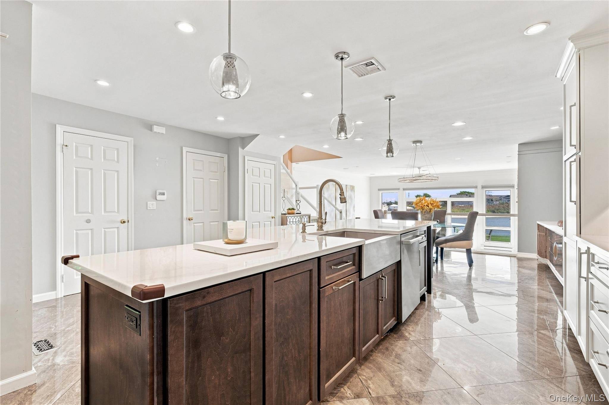 1 Victoria #1, Amityville, NY 11701