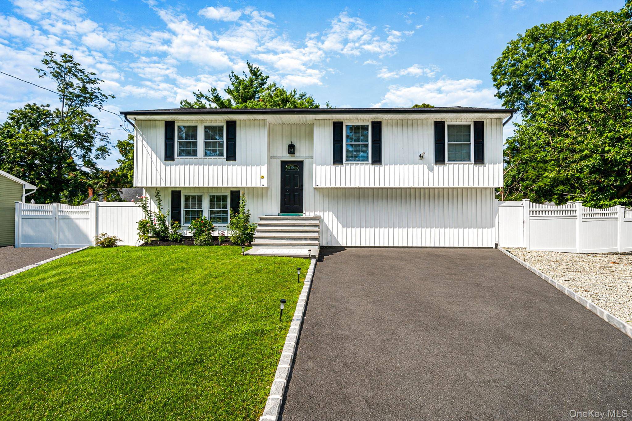 5 Curtis CT, Mastic, NY 11950