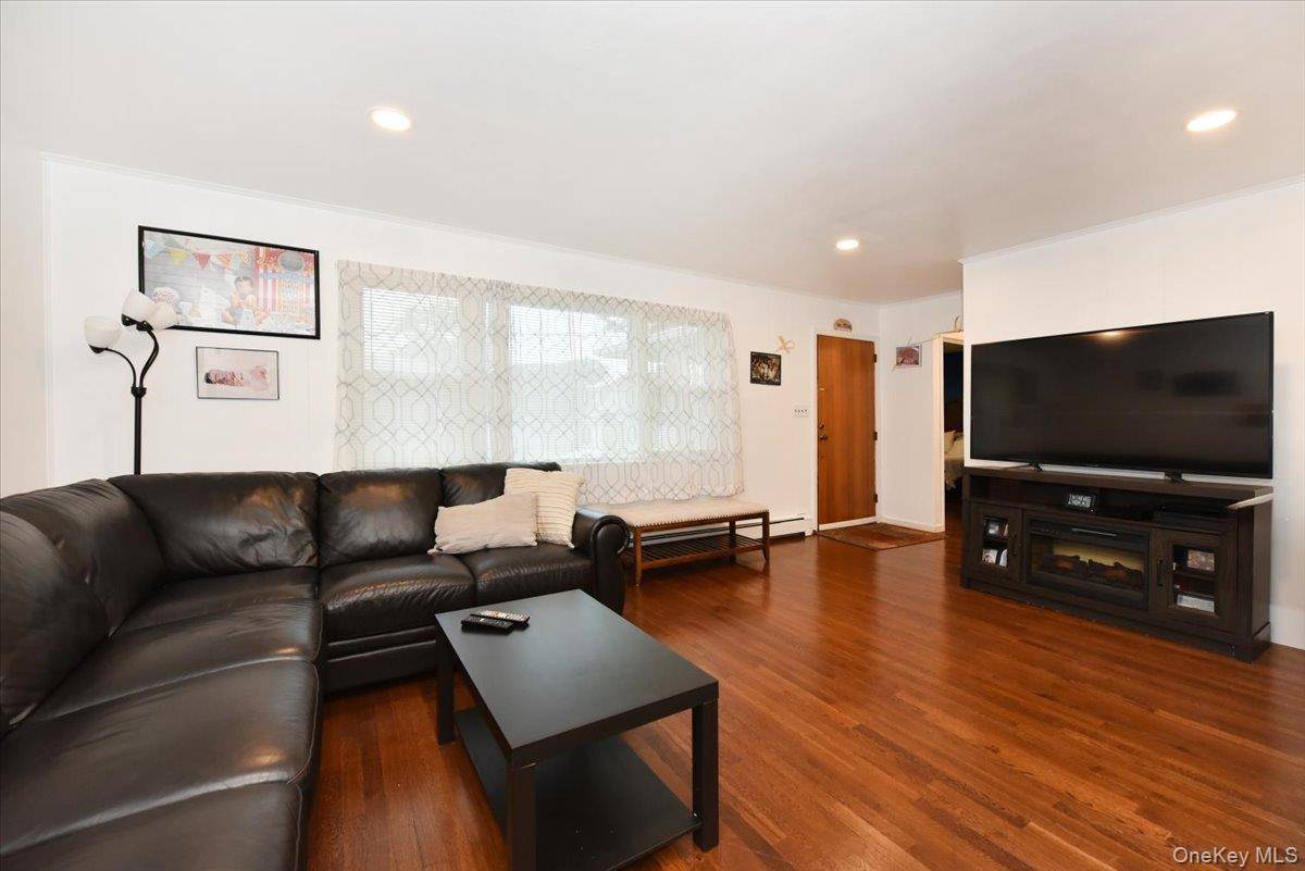 95 Jenkins AVE, North Babylon, NY 11703