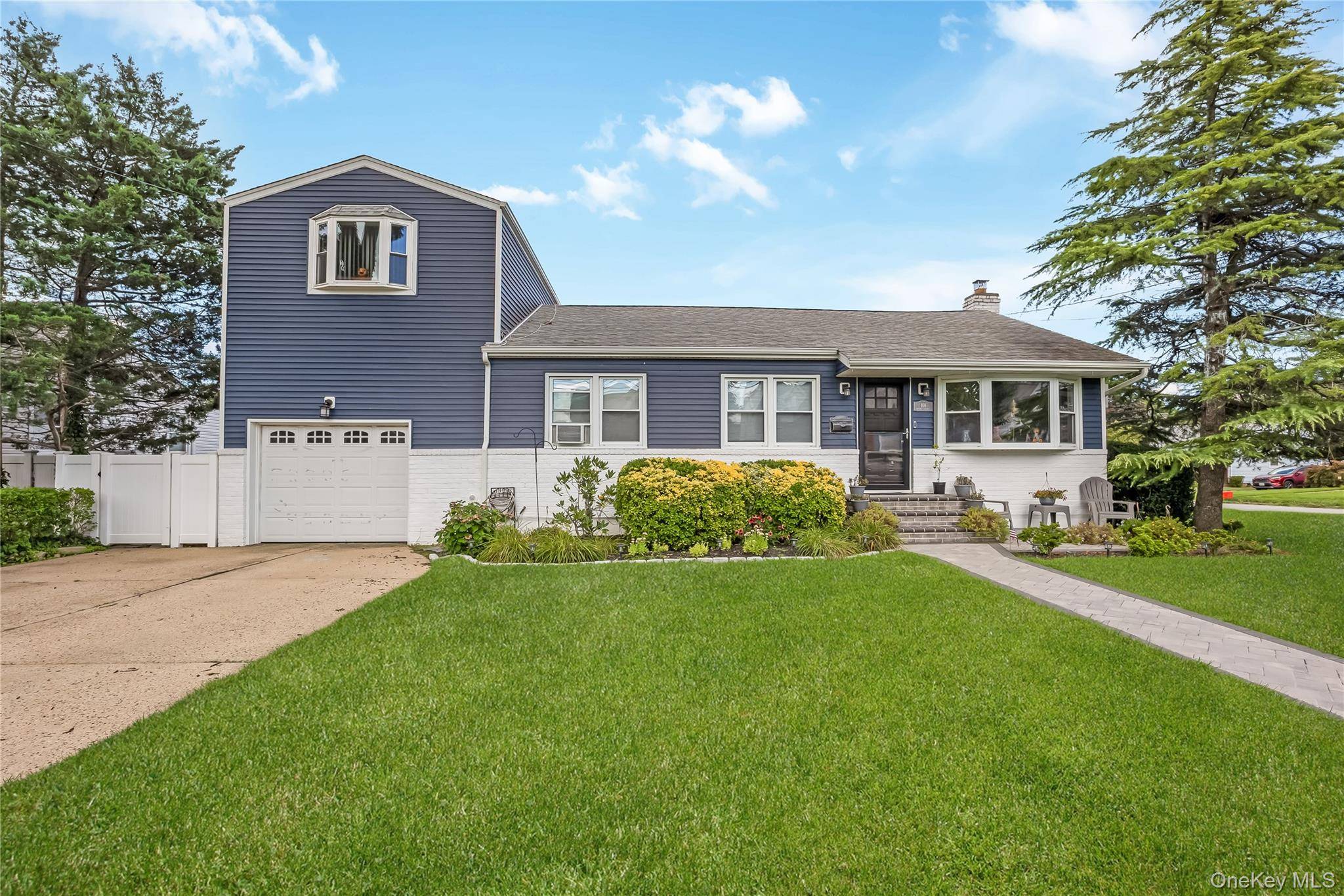 108 Woods AVE, Malverne, NY 11565