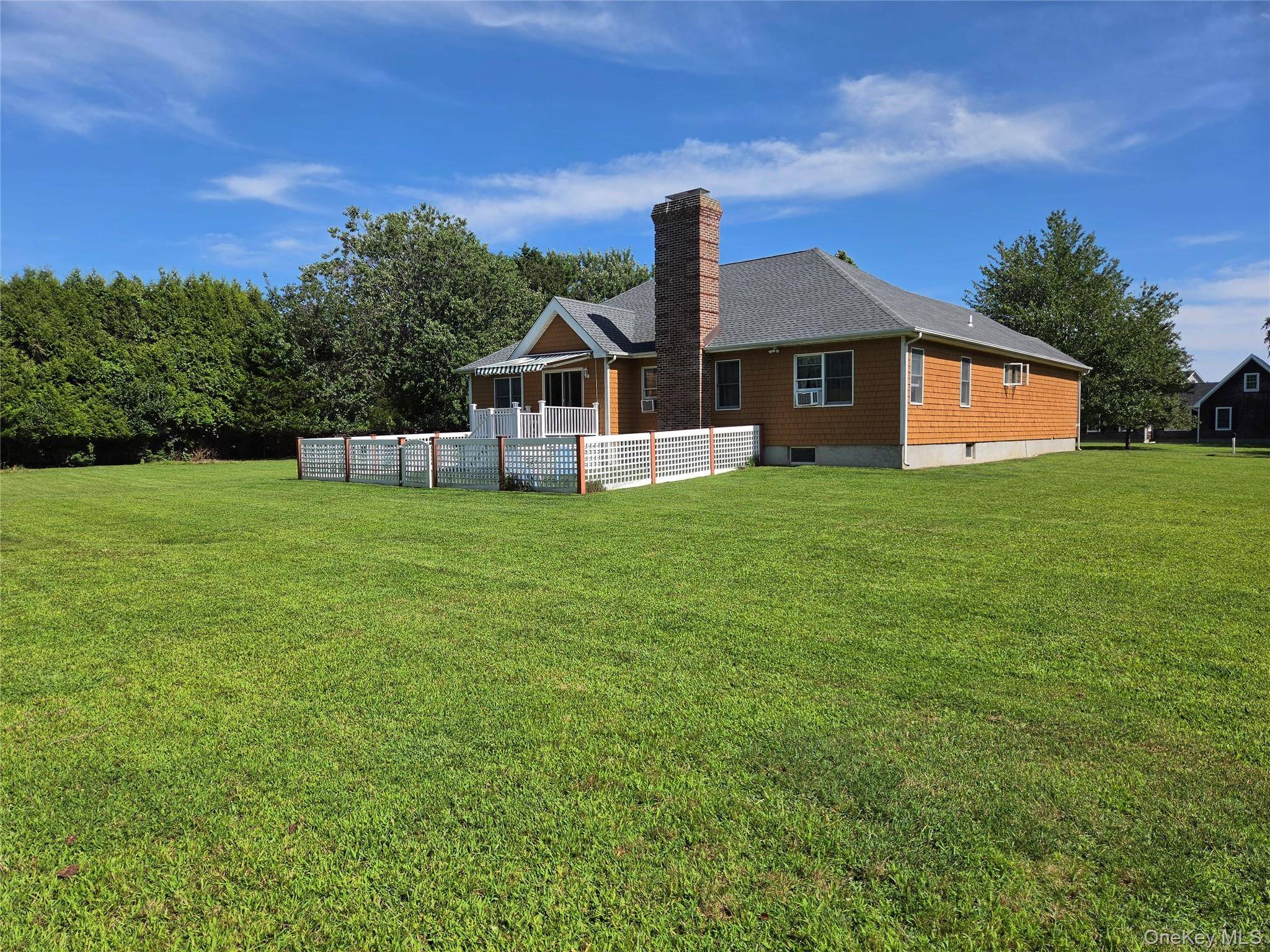 280 Marina LN, East Marion, NY 11939