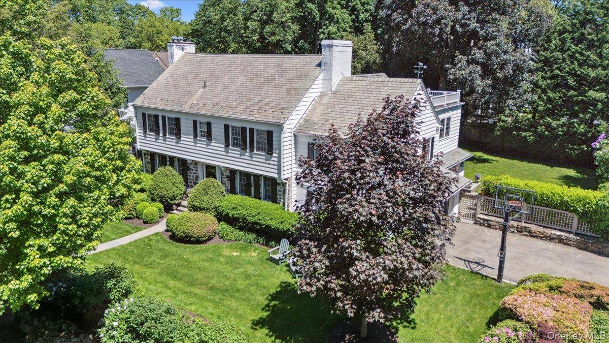 7 Meadow PL, Larchmont, NY 10538
