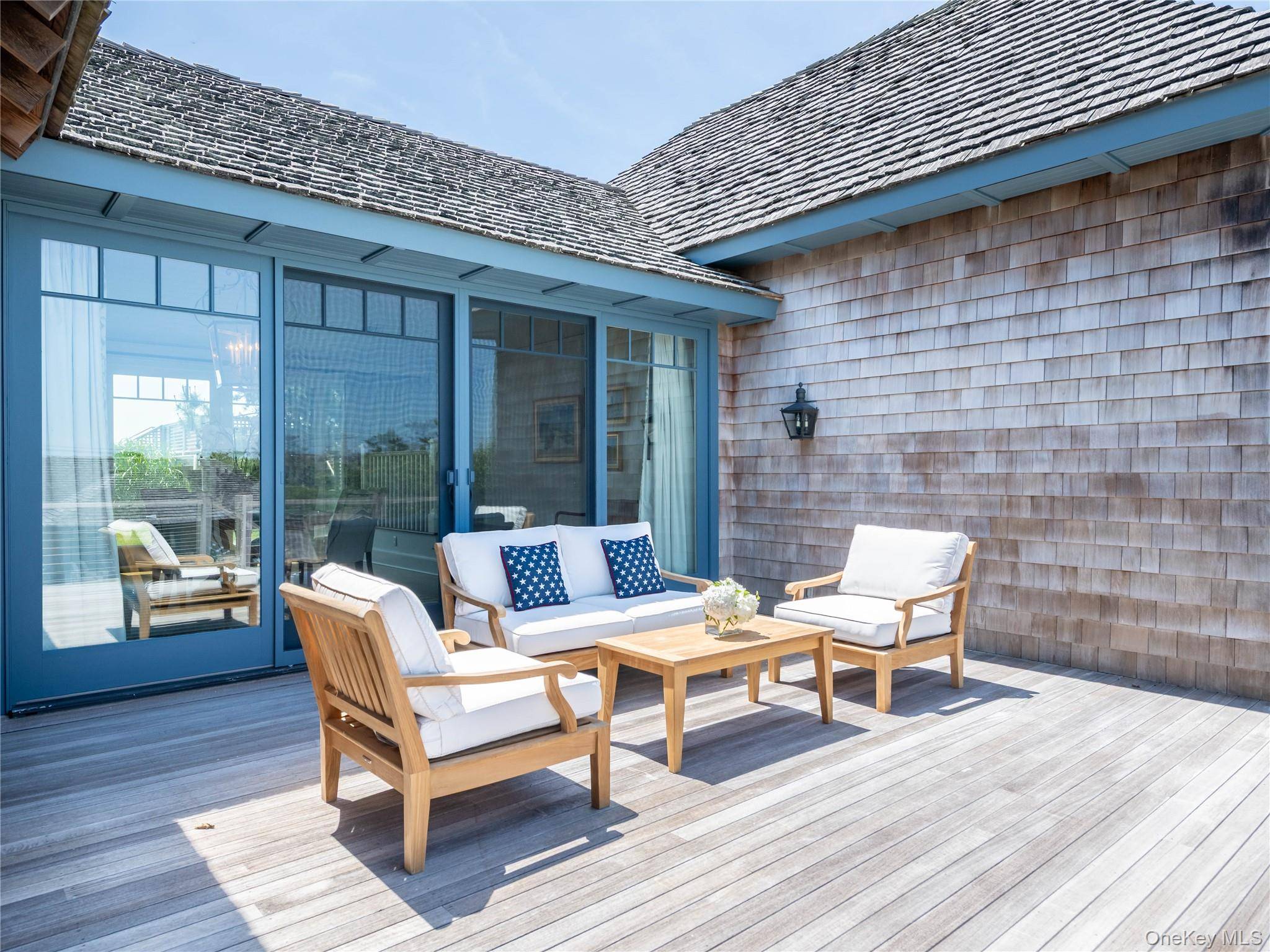 40 Dune RD, Quogue, NY 11959