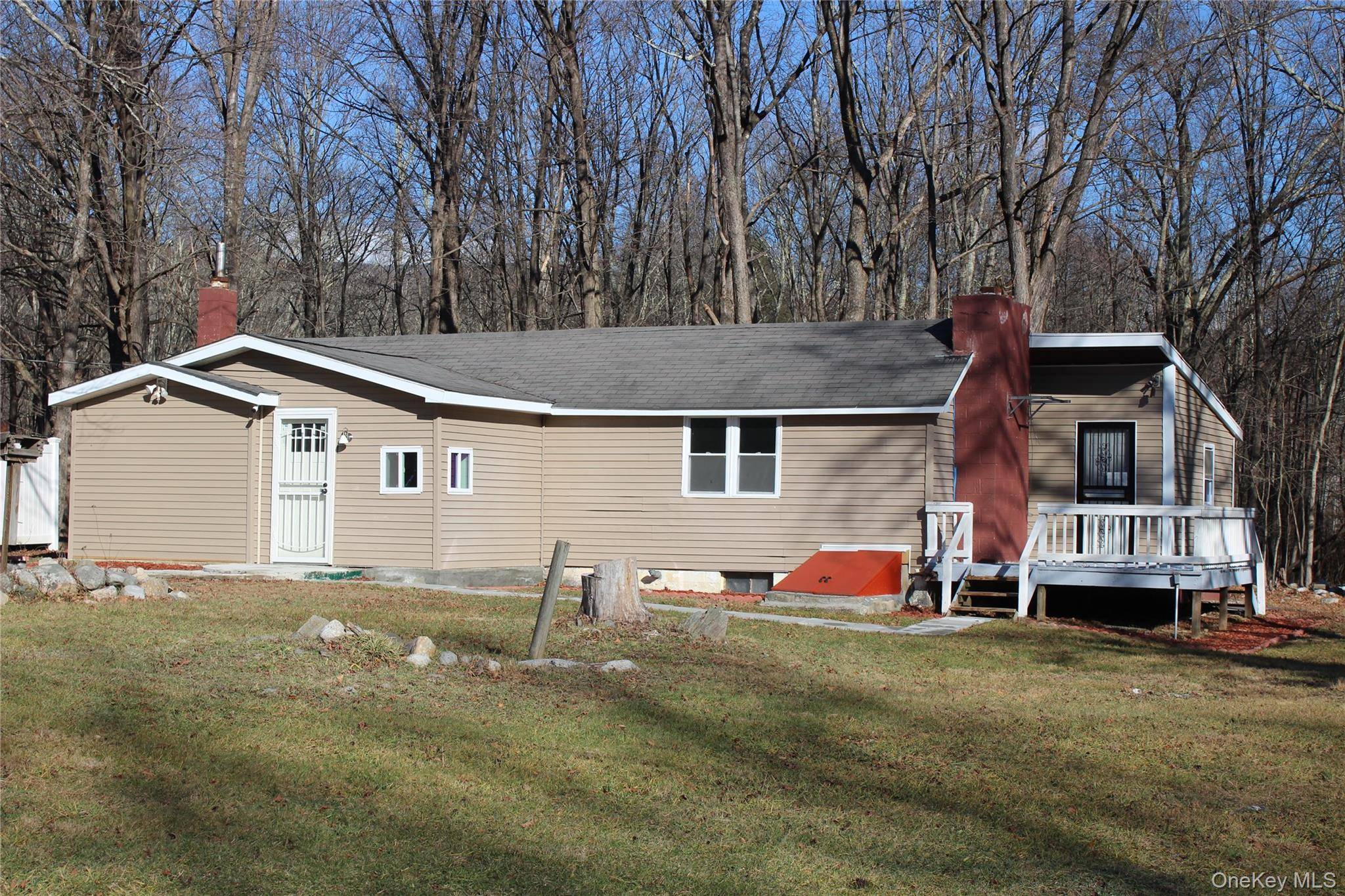 11 Terwilliger LN, Pine Bush, NY 12566