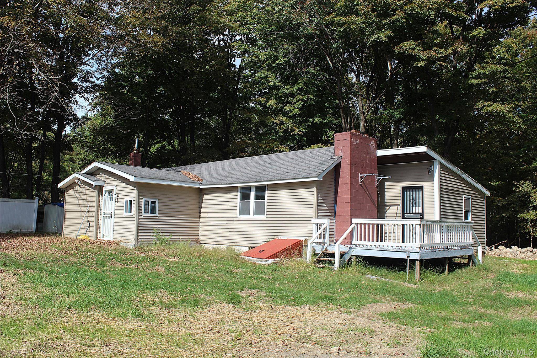 11 Terwilliger LN, Pine Bush, NY 12566