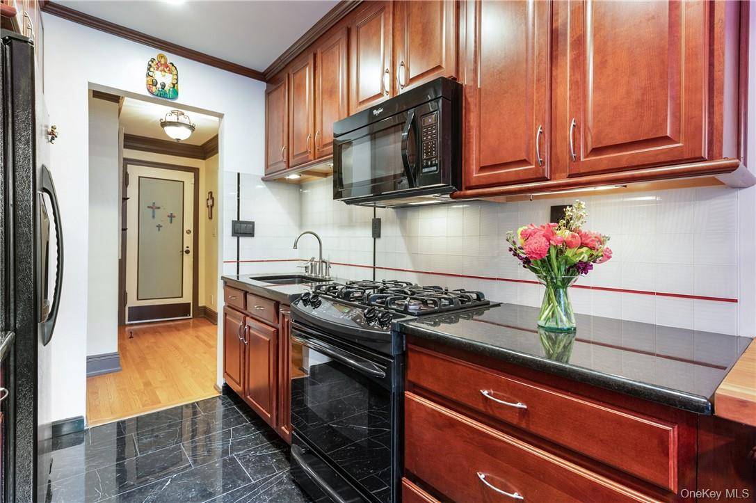 10 Nosband AVE #1C, White Plains, NY 10605