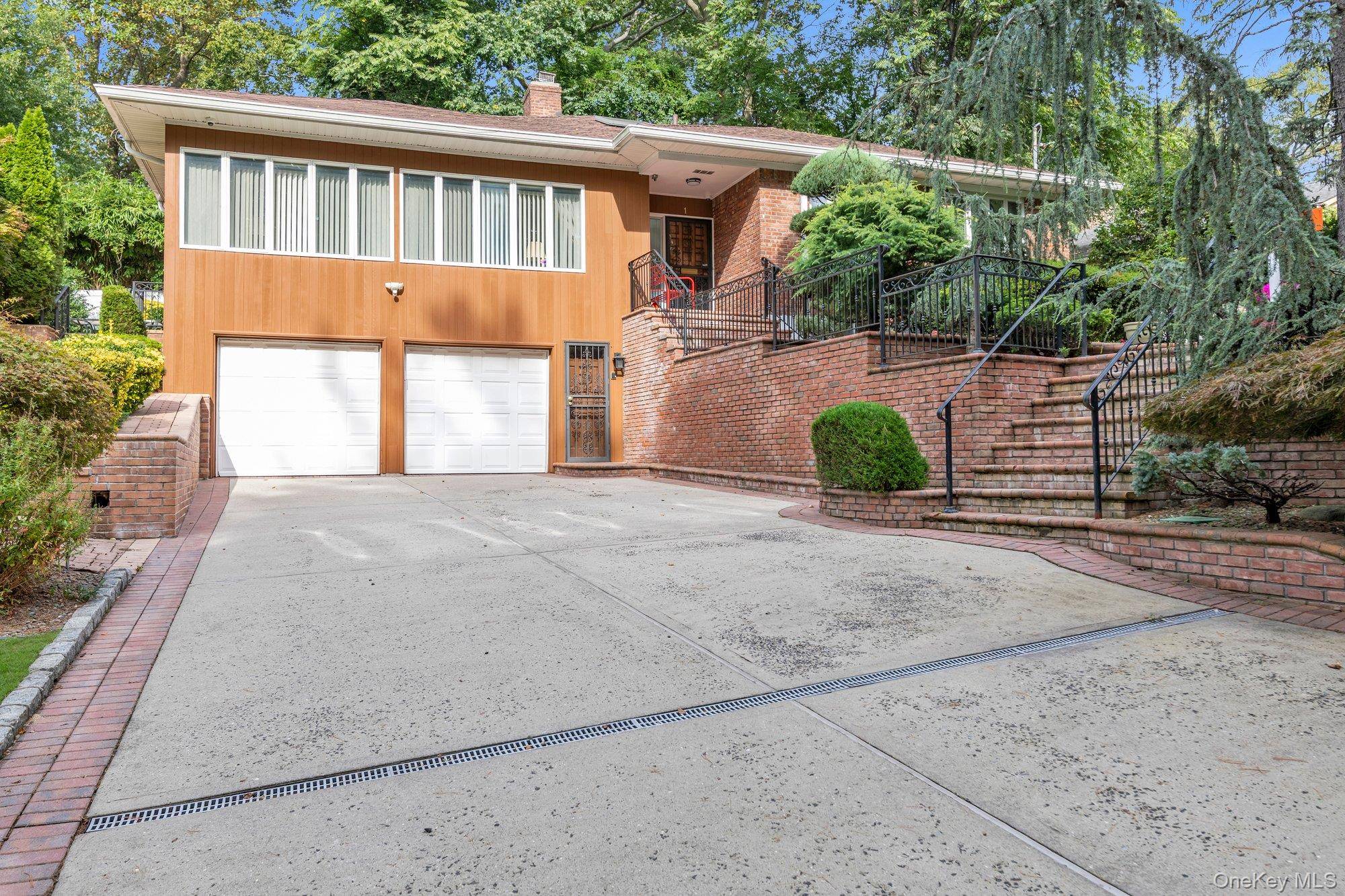 1 Crystal DR, Great Neck, NY 11021