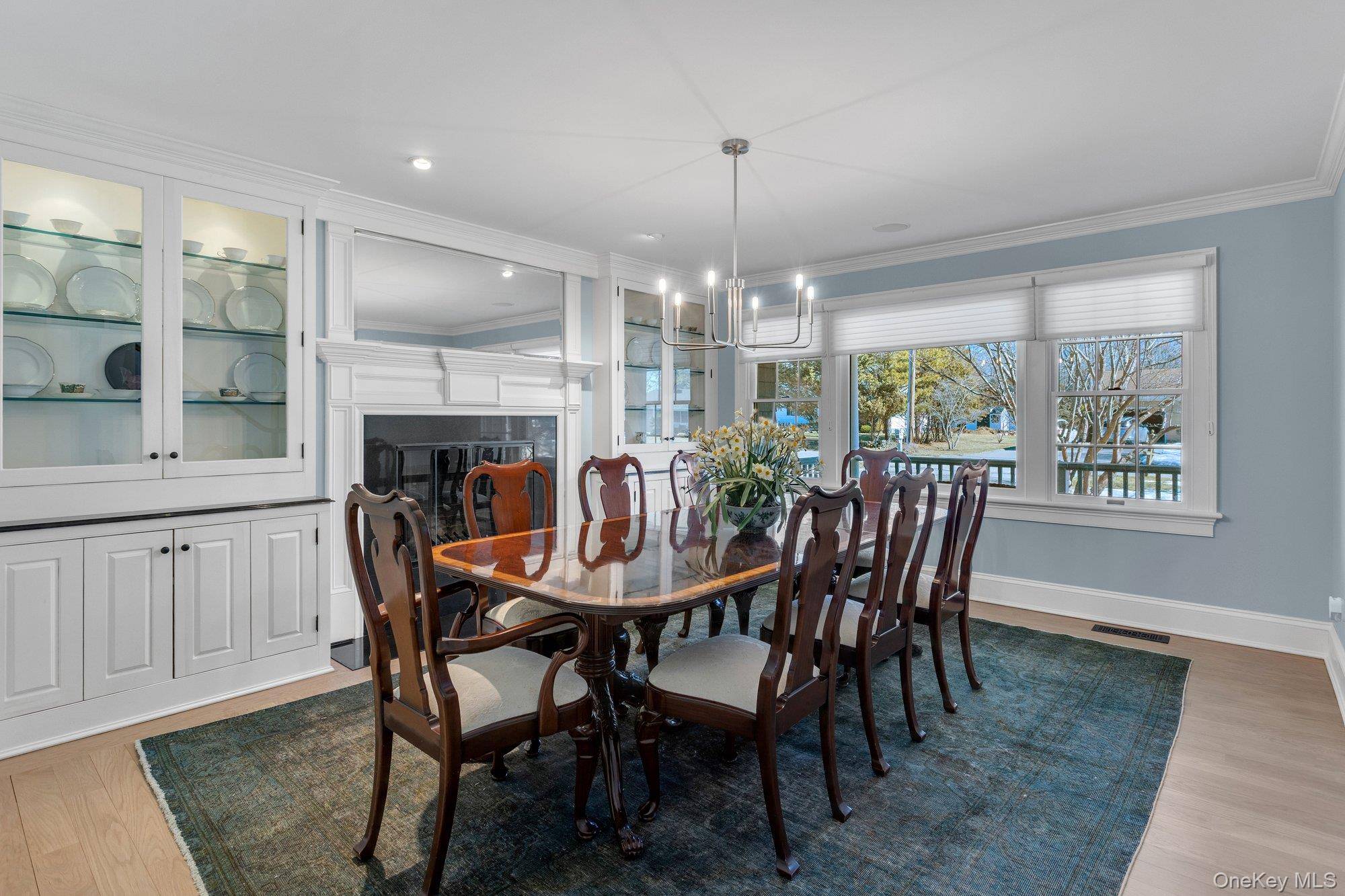 18 Landing LN, East Quogue, NY 11942