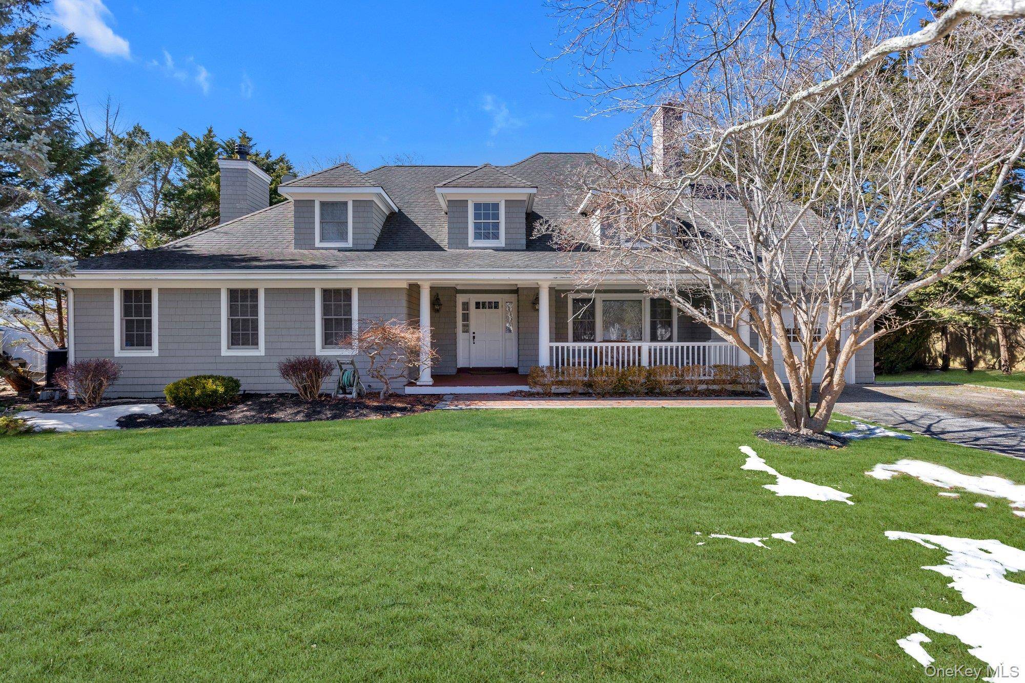 18 Landing LN, East Quogue, NY 11942