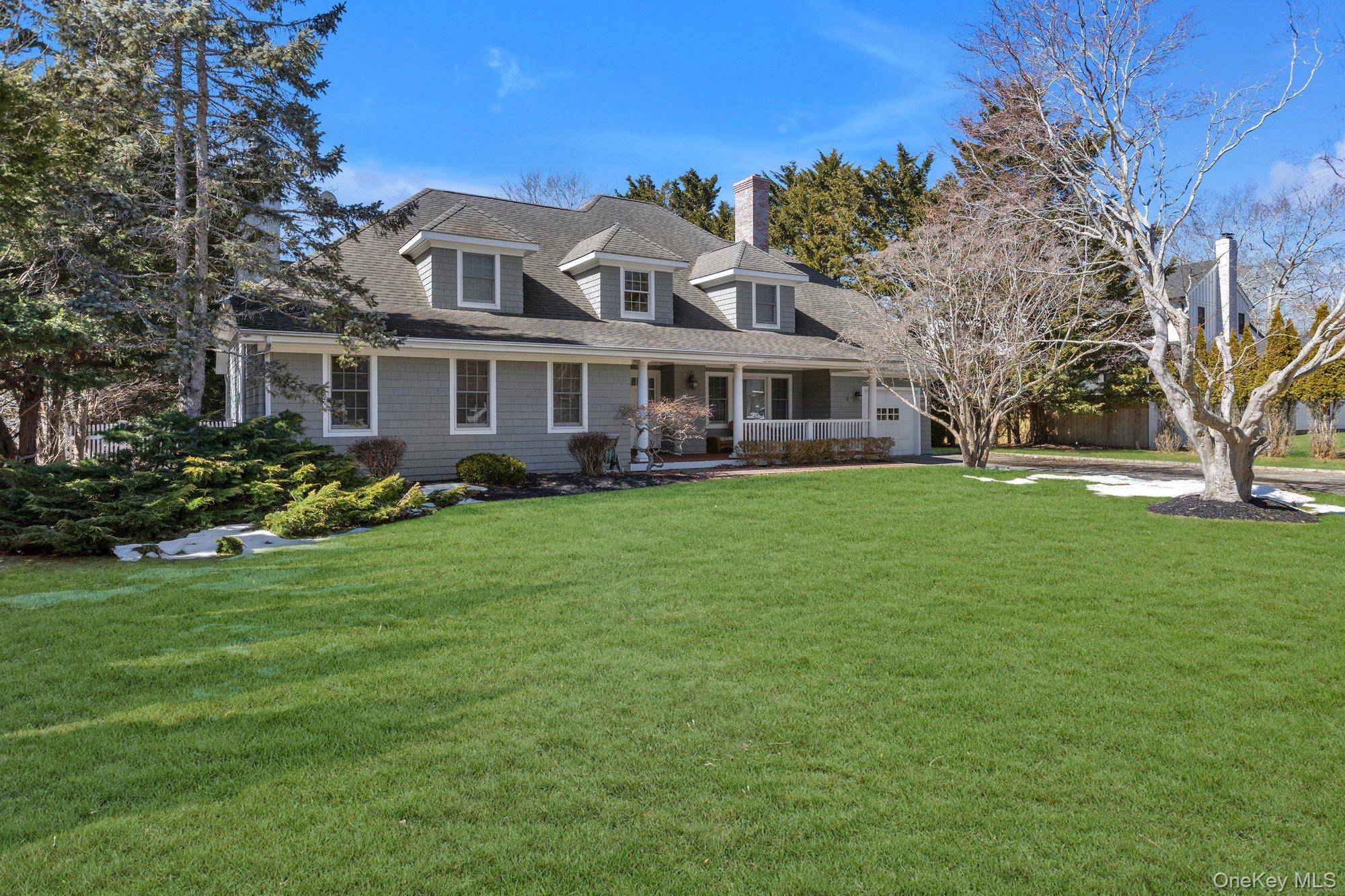 18 Landing LN, East Quogue, NY 11942