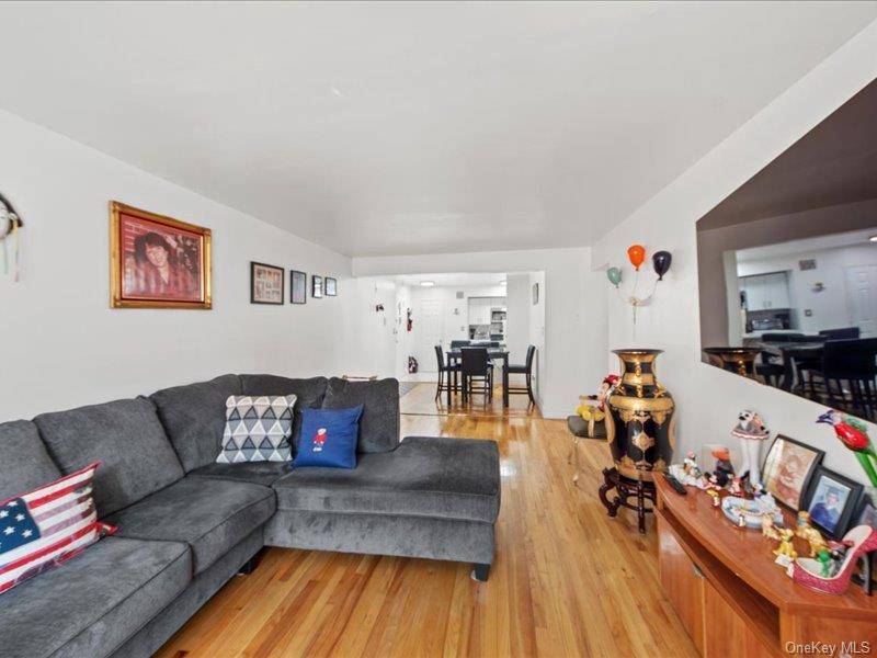 1910 S Pelham Pkwy #3G, Bronx, NY 10461