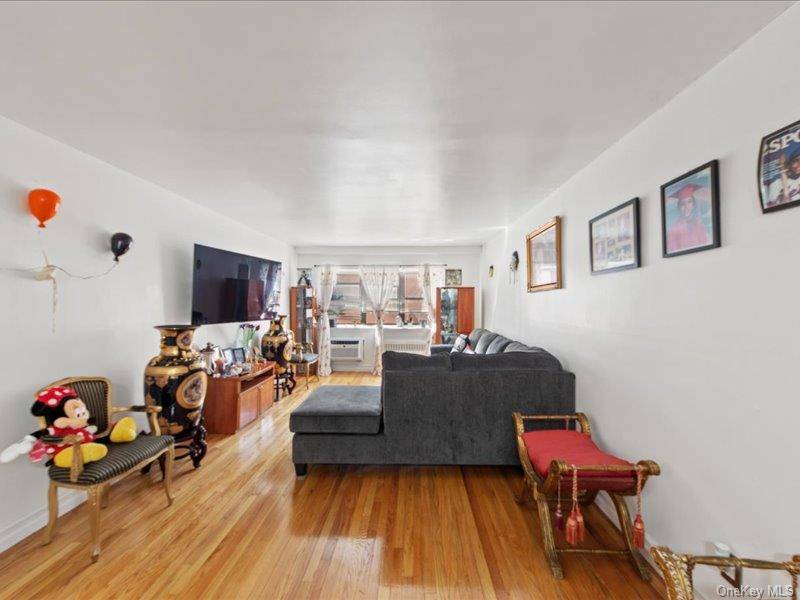 1910 S Pelham Pkwy #3G, Bronx, NY 10461