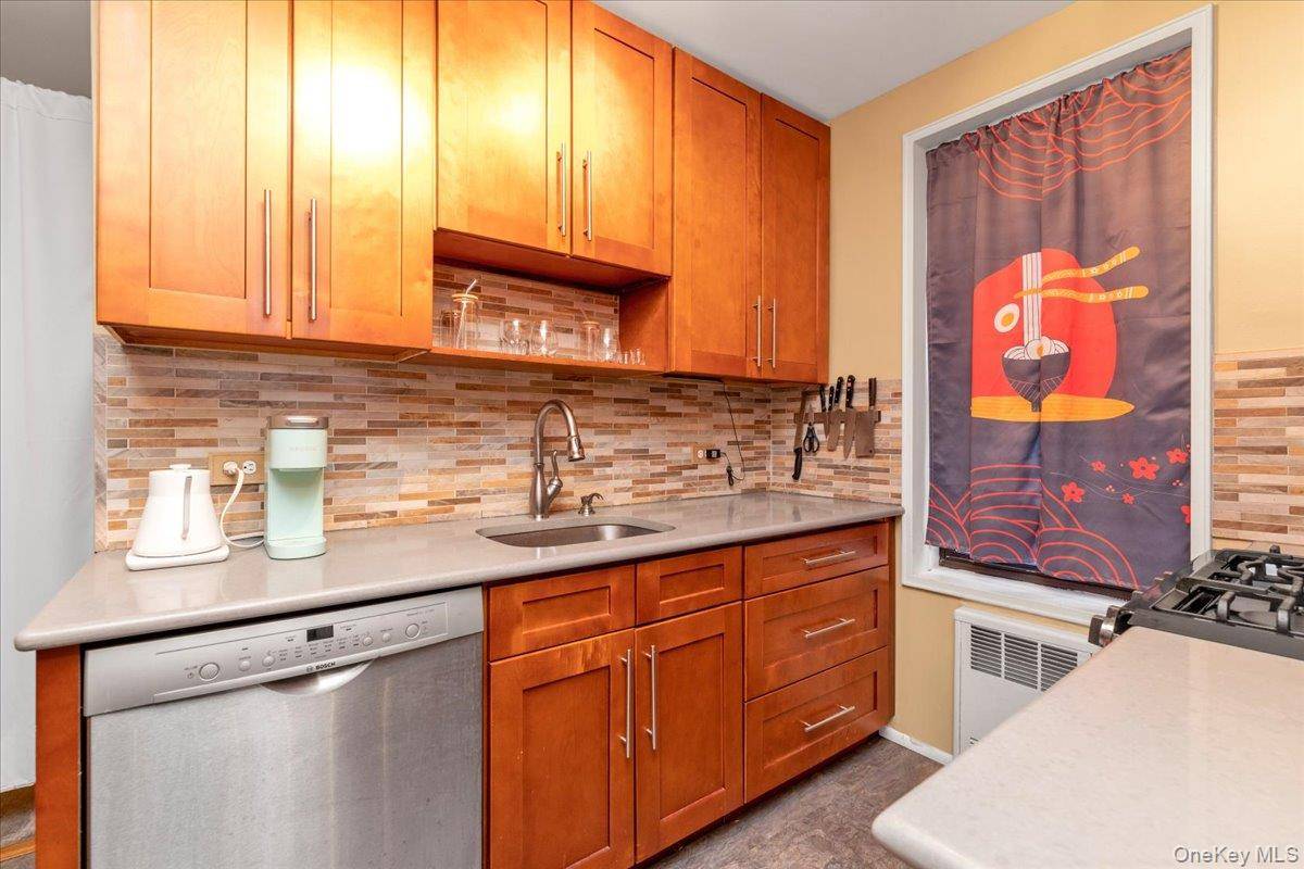 80-35 Springfield Blvd #4F, Oakland Gardens, NY 11364