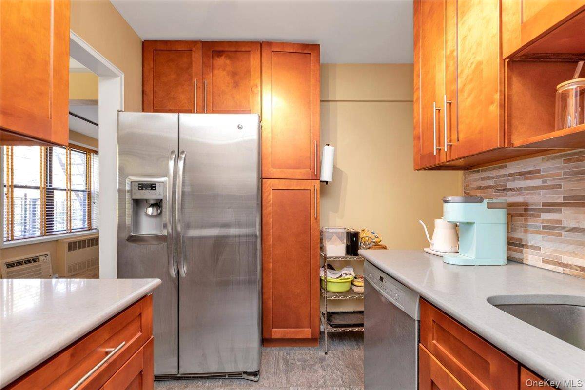80-35 Springfield Blvd #4F, Oakland Gardens, NY 11364