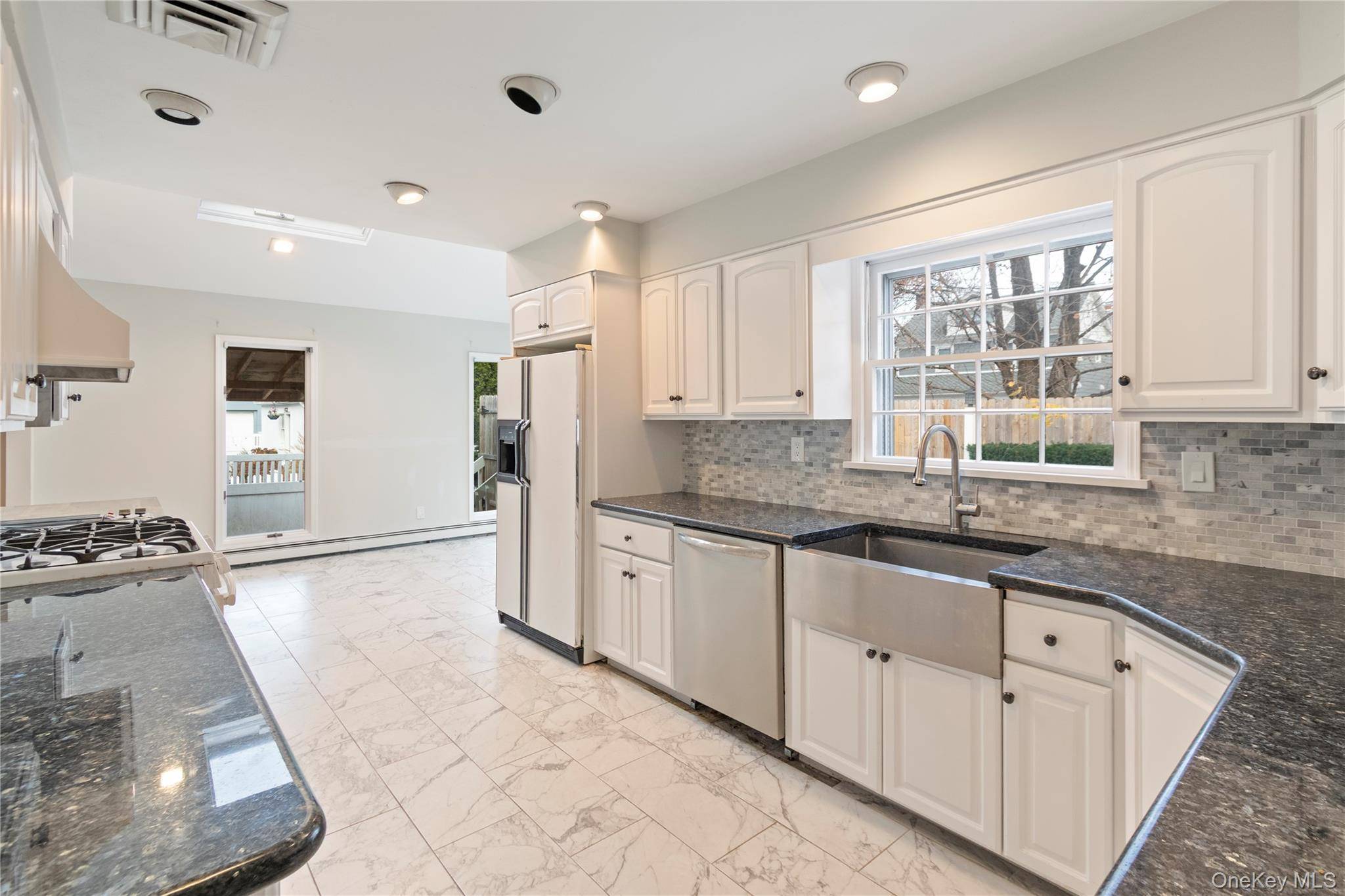 9 Oak Shore DR, Bayville, NY 11709