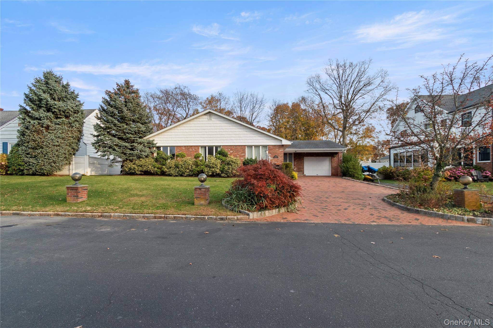 9 Oak Shore DR, Bayville, NY 11709