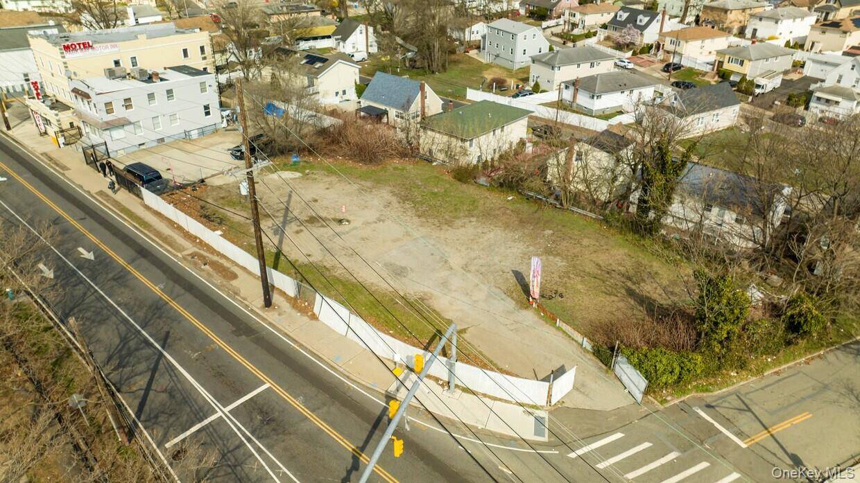 31 Plainfield AVE, Elmont, NY 11003
