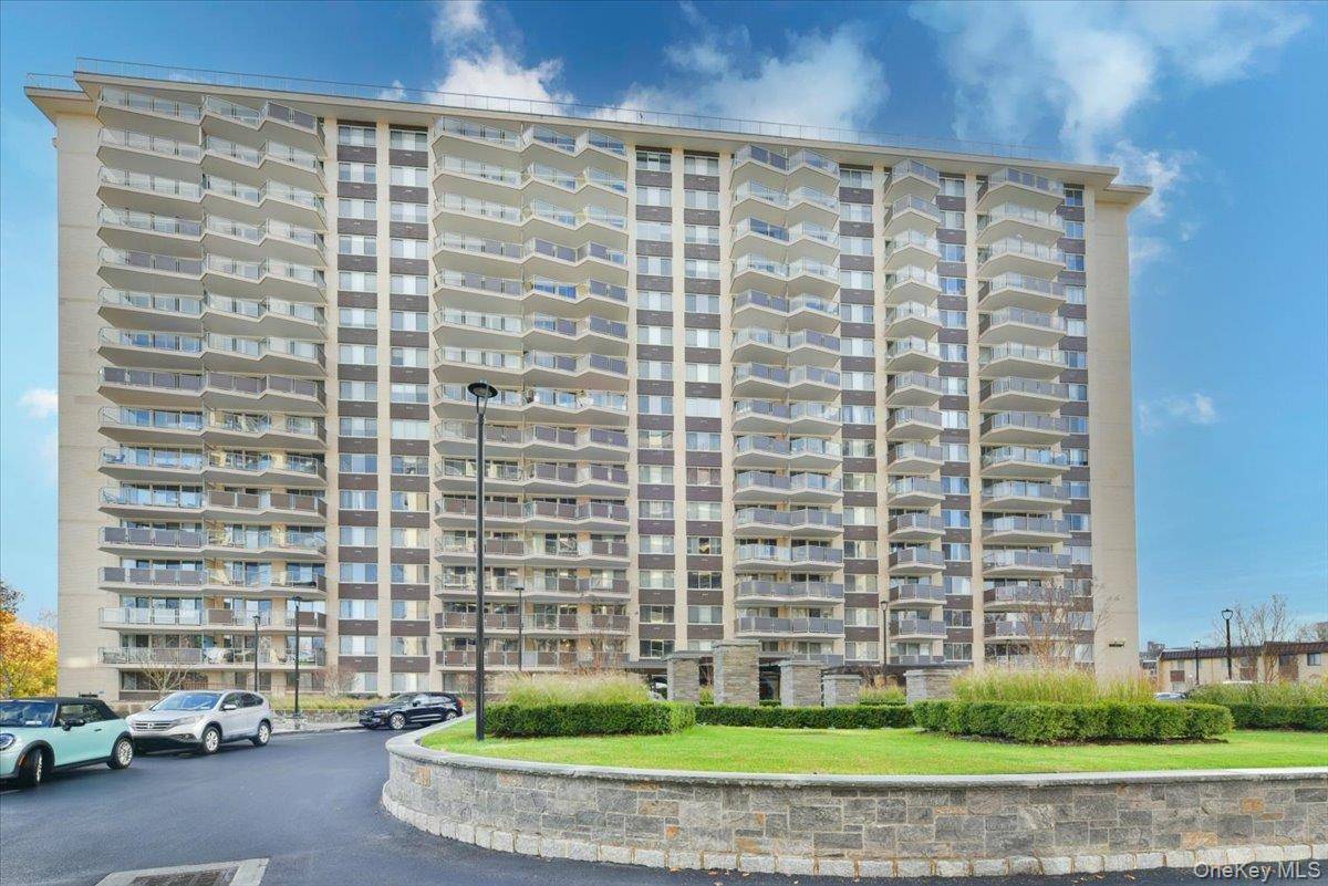 18-15 215 ST #2G, Bayside, NY 11360