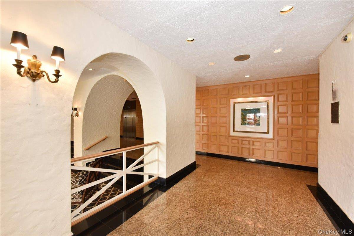 18-15 215 ST #2G, Bayside, NY 11360