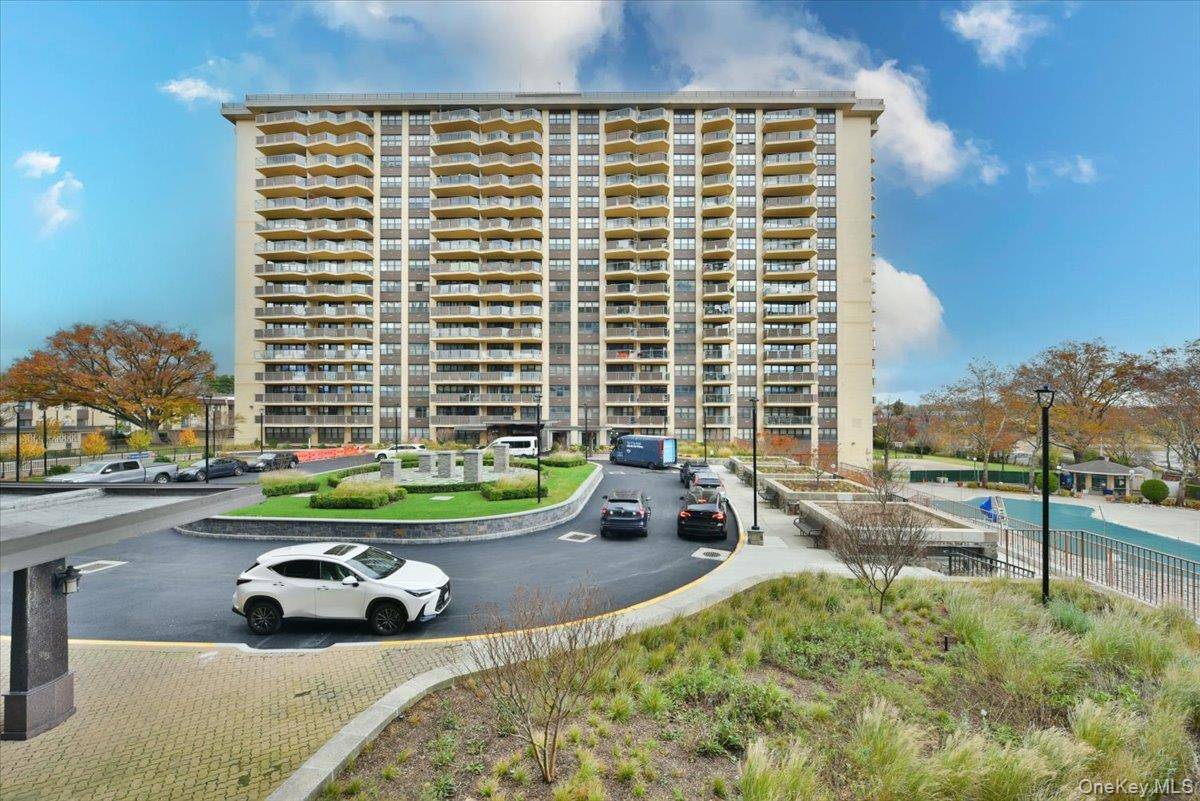 18-15 215 ST #2G, Bayside, NY 11360